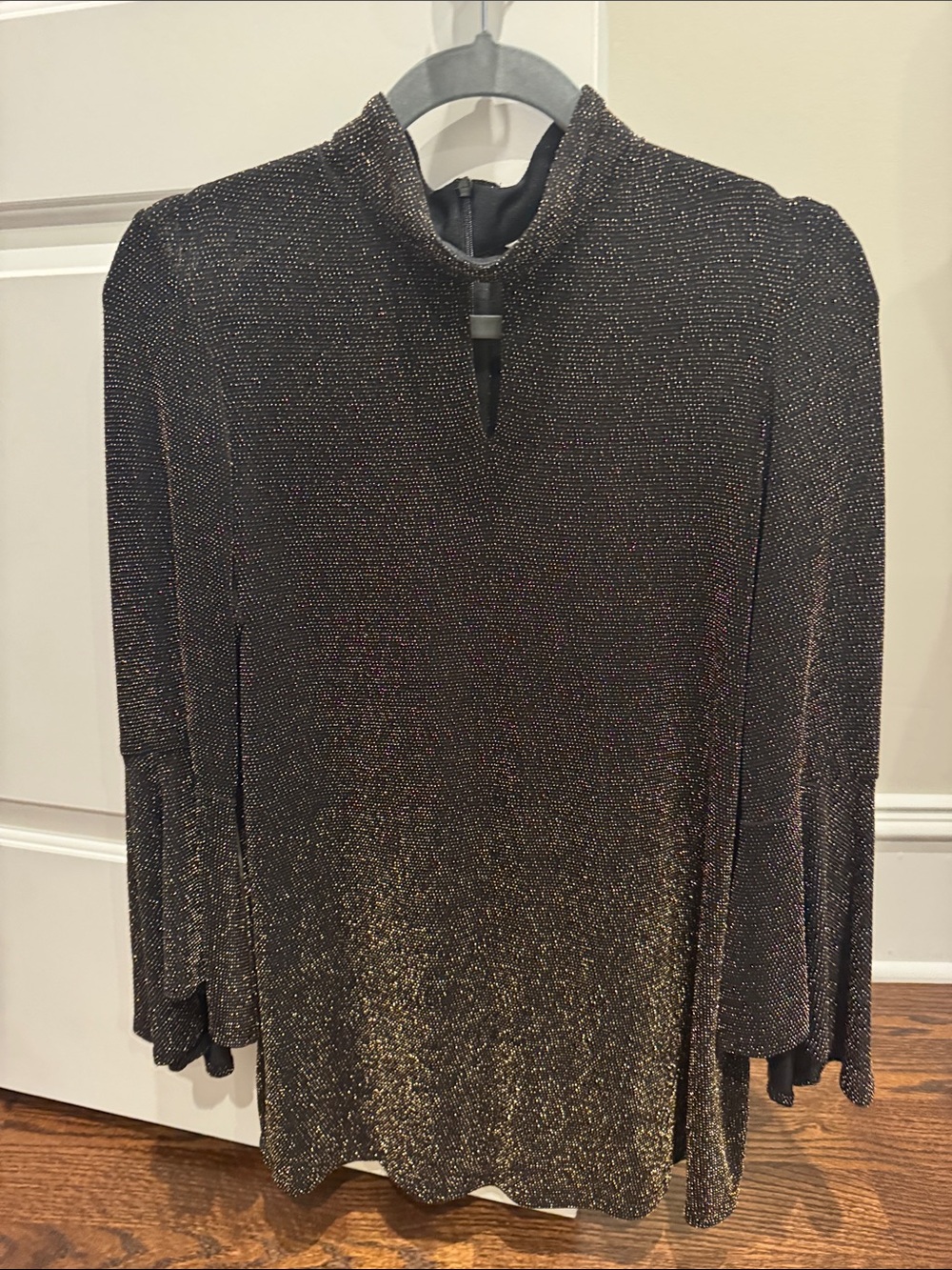 Sparkle Metallic Long bellSleeve Blouse - Black & Gold